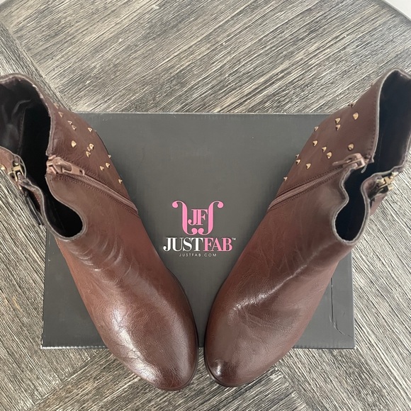 Charly Brown Booties - Picture 2 of 5